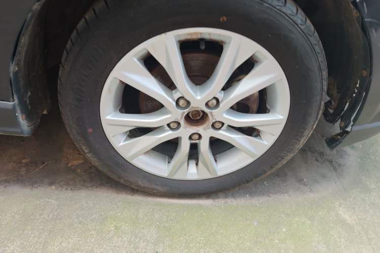 Used Baojun 730 2016 1.8L iAMT Comfort Version 7 Seats Right Front Wheel Hub