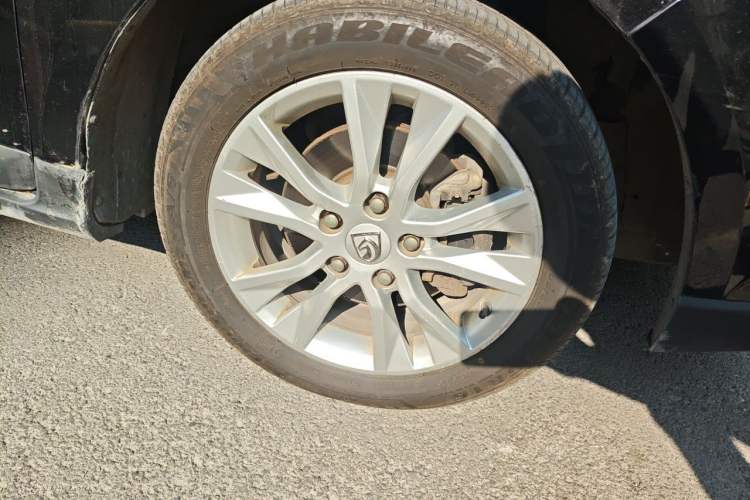 Used Baojun 730 2016 1.5L Manual Luxury Edition 7 Seats Right Front Wheel Hub