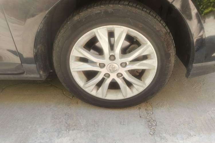 Used Baojun 730 2016 1.8L Manual Luxury Edition 7 Seats Right Front Wheel Hub
