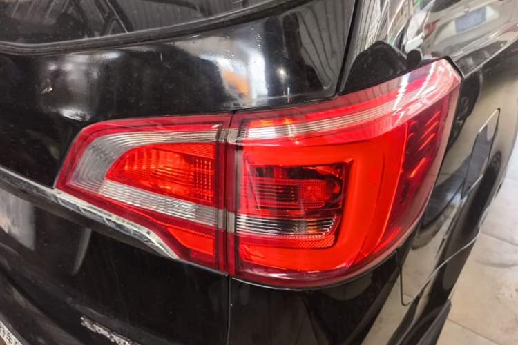 Used Baojun 730 2016 1.8L iAMT Luxury Model 7 Seats Right Rear Taillight