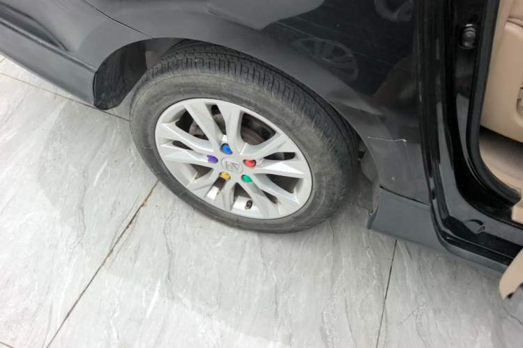 Used Baojun 730 2016 1.5L Manual Comfort Version 7 Seats China V Emission Standard Right Rear Wheel Hub
