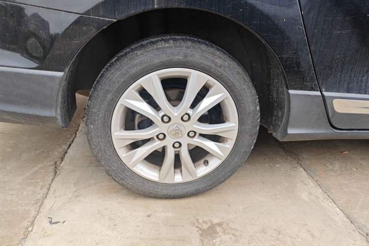Used Baojun 730 2016 1.5L Manual Comfort Version 7 Seats China V Emission Standard Right Rear Wheel Hub