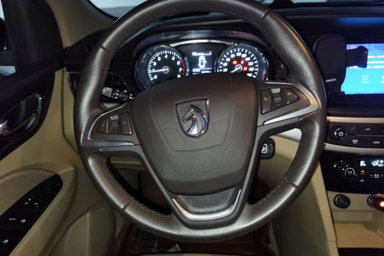 Used Baojun 730 2016 1.5T Manual Luxury Edition 7 Seats Steering Wheel