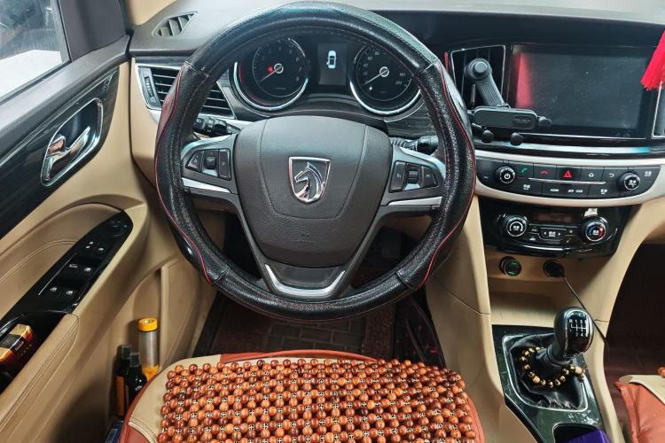 Used Baojun 730 2016 1.5T Manual Luxury Edition 7 Seats Steering Wheel