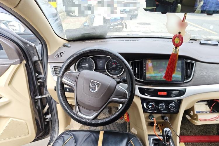 Used Baojun 730 2016 1.5L Manual Standard Version 7 Seats Steering Wheel