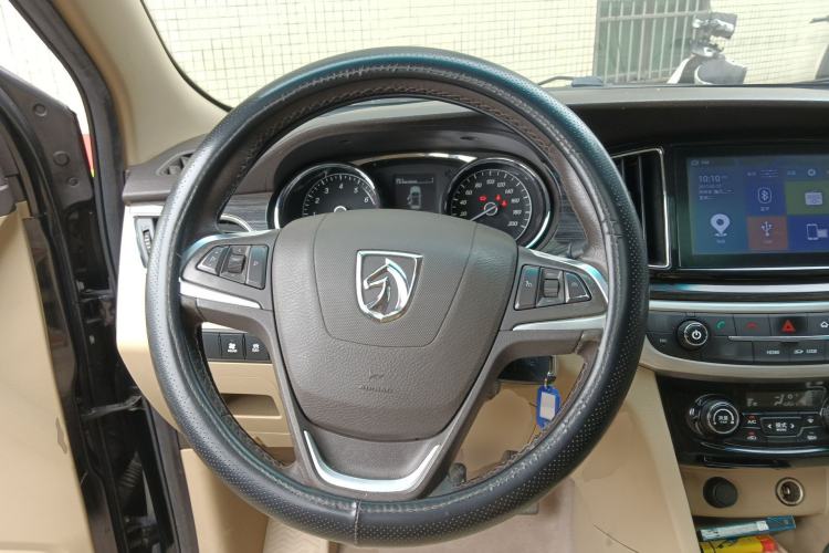 Used Baojun 730 2016 1.5T Manual Luxury Edition 7 Seats Steering Wheel