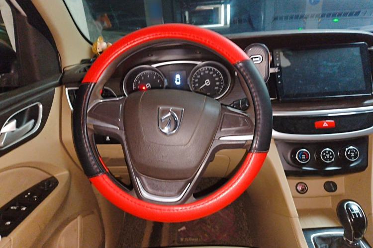 Used Baojun 730 2016 1.5L Manual Standard Version 7 Seats Steering Wheel