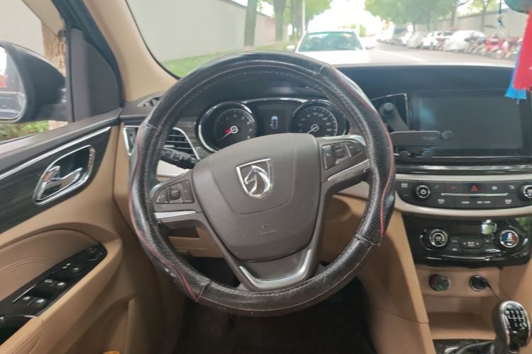 Used Baojun 730 2016 1.5T Manual Luxury Edition 7 Seats Steering Wheel