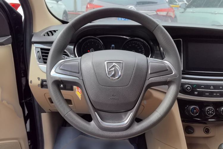 Used Baojun 730 2016 1.5L Manual Comfort Version 7 Seats China V Emission Standard Steering Wheel