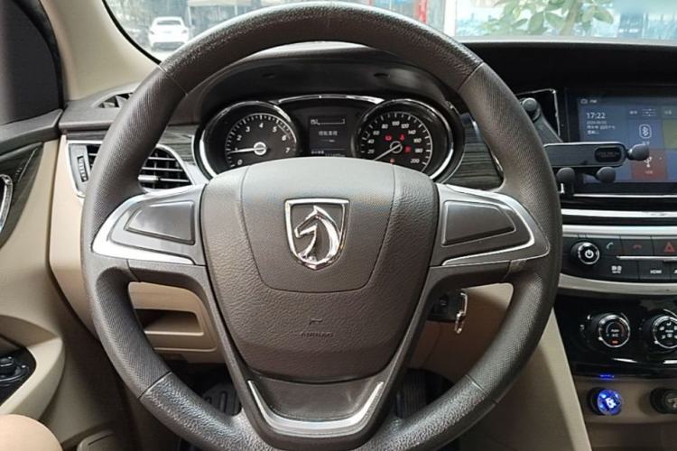 Used Baojun 730 2016 1.5T Manual Comfort Version 7 Seats Steering Wheel