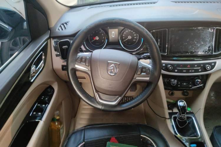 Used Baojun 730 2016 1.8L Manual Luxury Edition 7 Seats Steering Wheel