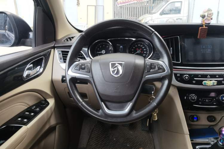 Used Baojun 730 2016 1.5L Manual Luxury Edition 7 Seats Steering Wheel
