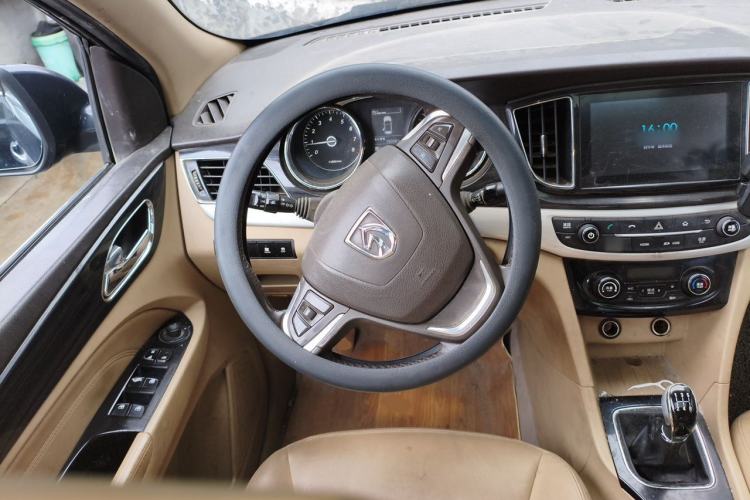 Used Baojun 730 2016 1.5L Manual Luxury Edition 7 Seats Steering Wheel