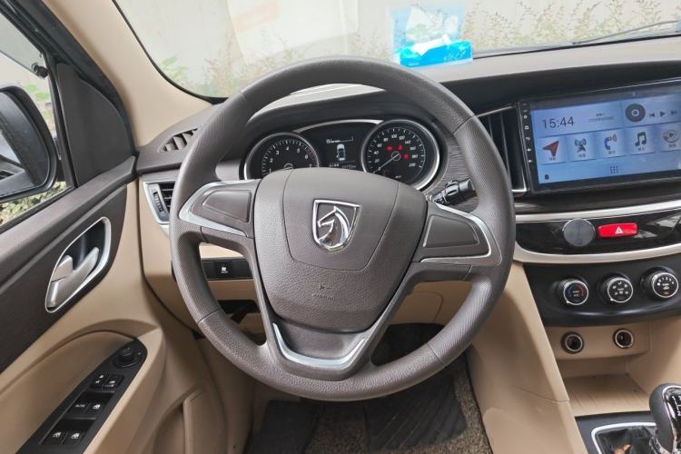 Used Baojun 730 2016 Revised 1.5L Manual Standard Version 7 Seats China V Emission Standard Steering Wheel