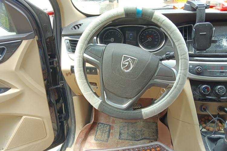 Used Baojun 730 2016 1.5L Manual Comfort Version 7 Seats China V Emission Standard Steering Wheel