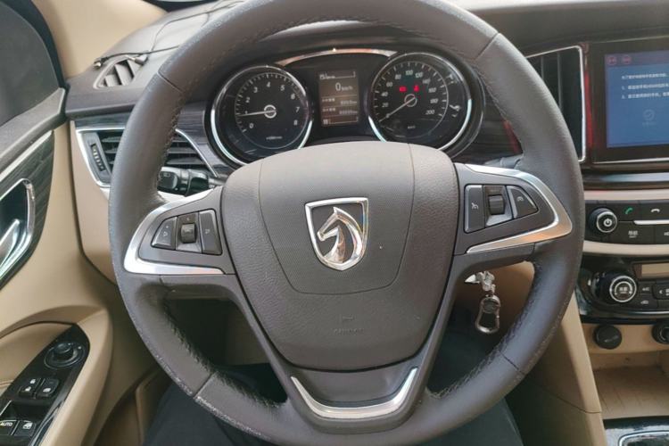 Used Baojun 730 2016 1.5L Manual Luxury Edition 7 Seats Steering Wheel
