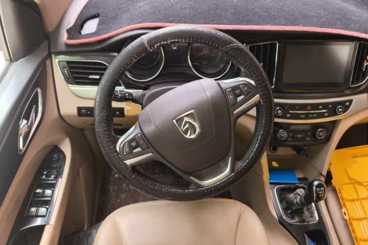 Used Baojun 730 2016 1.5L Manual Luxury Edition 7 Seats Steering Wheel
