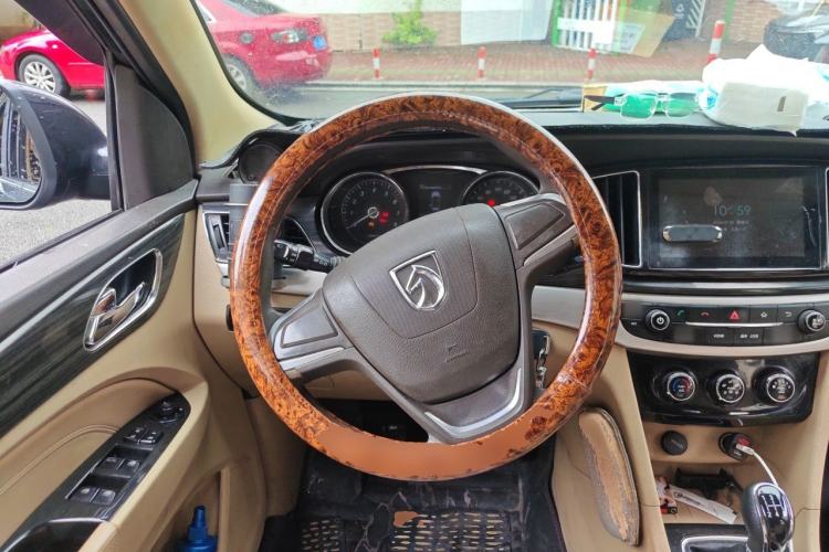 Used Baojun 730 2016 1.5L Manual Comfort Version 7 Seats China V Emission Standard Steering Wheel