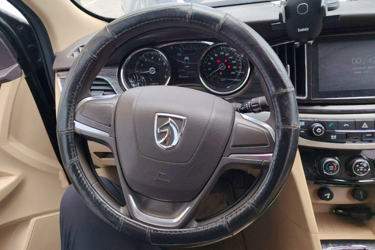 Used Baojun 730 2016 1.5T Manual Comfort Version 7 Seats Steering Wheel