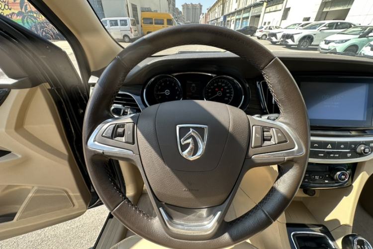 Used Baojun 730 2016 1.5T Manual Luxury Edition 7 Seats Steering Wheel