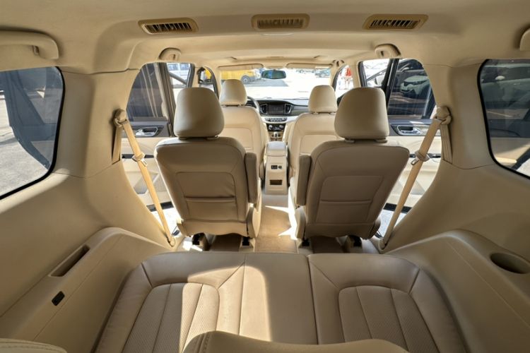 Used Baojun 730 2016 1.5T Manual Luxury Edition 7 Seats Trunk