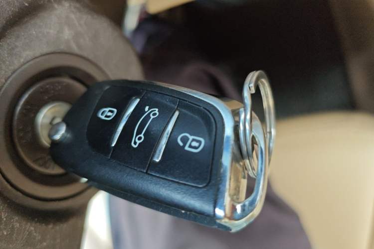 Used Baojun 730 2016 1.5L Manual Comfort Version 7 Seats China V Emission Standard Vehicle Key