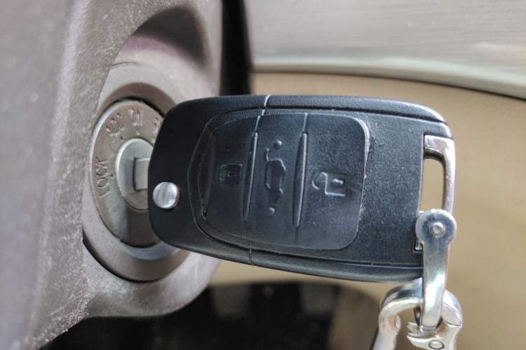 Used Baojun 730 2016 1.5L Manual Comfort Version 7 Seats China V Emission Standard Vehicle Key