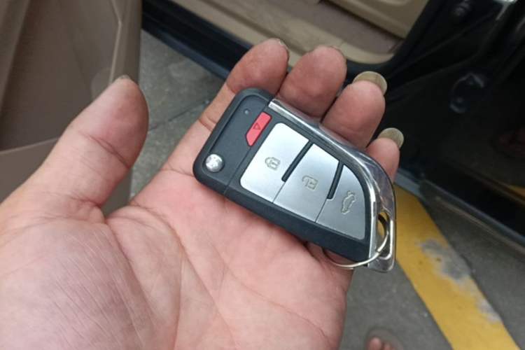 Used Baojun 730 2016 1.5L Manual Comfort Version 7 Seats China V Emission Standard Vehicle Key
