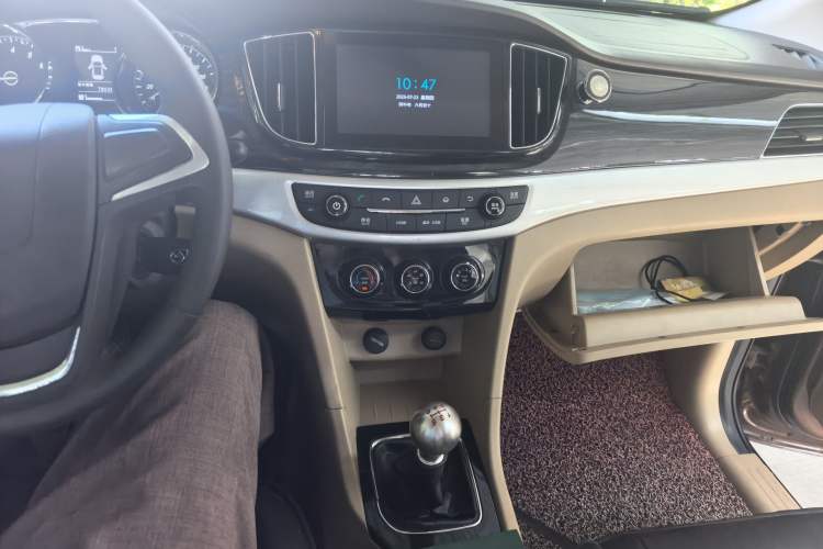 Used Baojun 730 2016 1.5L Manual Comfort Version 7 Seats China V Emission Standard Audio And AC Panel