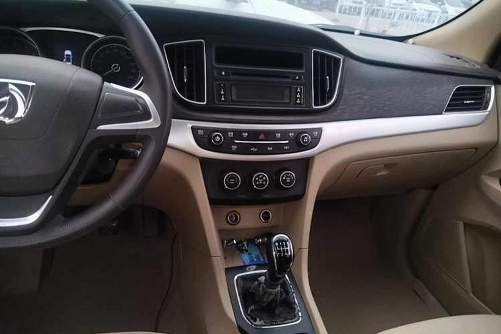 Used Baojun 730 2016 1.5T Manual Standard Version 7 Seats Audio And AC Panel