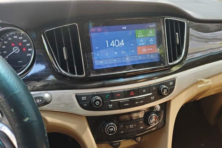 Used Baojun 730 2016 1.5L Manual Luxury Edition 7 Seats Audio And AC Panel