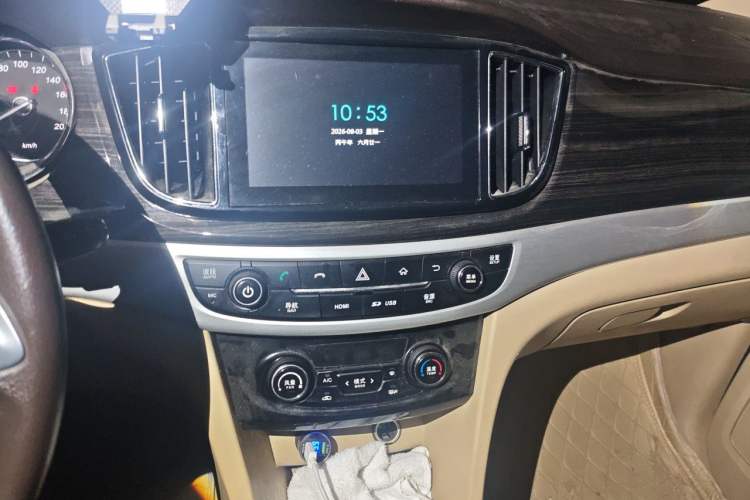 Used Baojun 730 2016 1.5L Manual Luxury Edition 7 Seats Audio And AC Panel