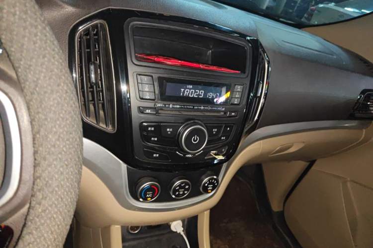 Used Baojun 730 2016 1.5L Manual Value Edition 7 Seats China V Emission Standard Audio And AC Panel