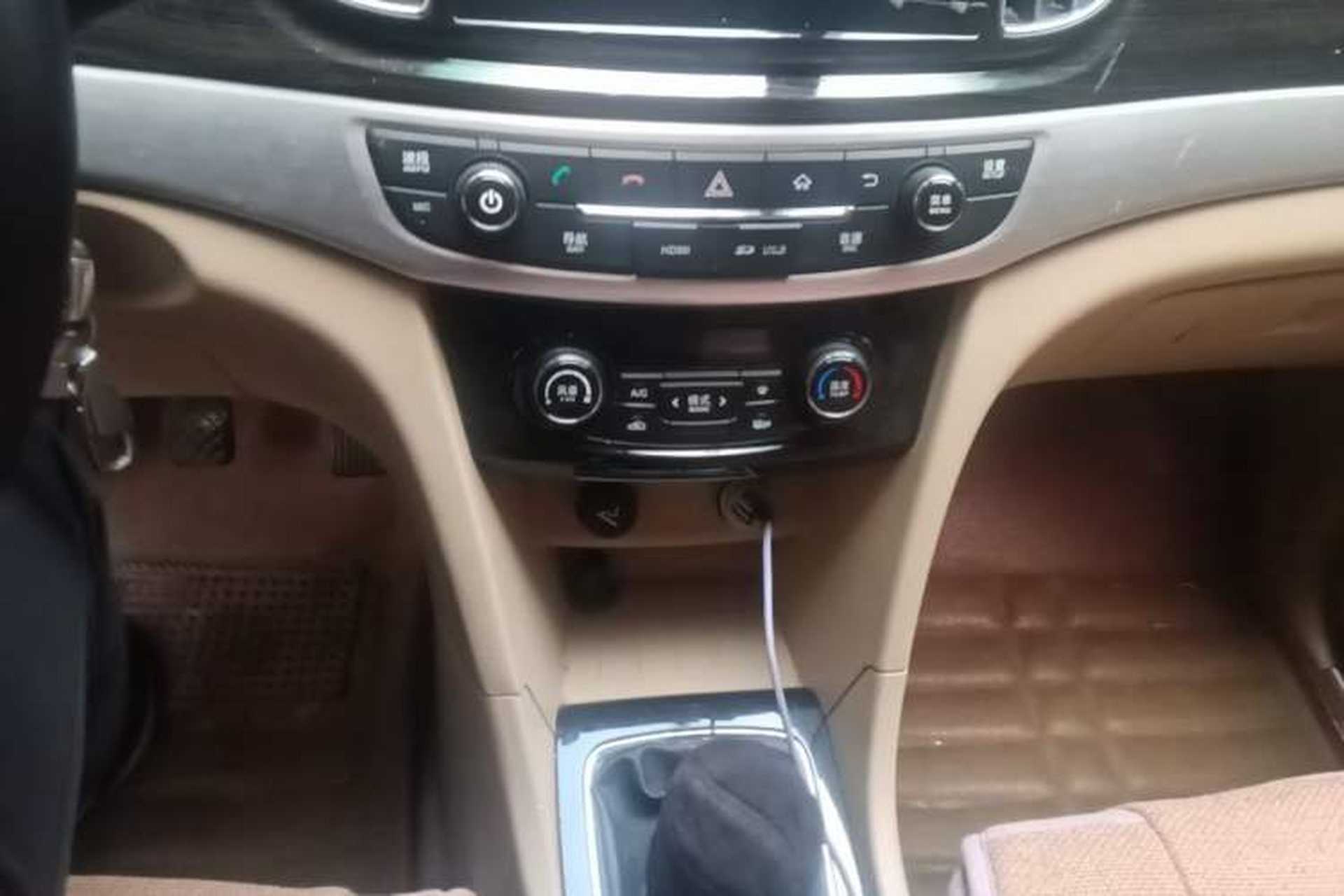 Used Baojun 730 2016 1.8L Manual Luxury Edition 7 Seats Audio And AC Panel
