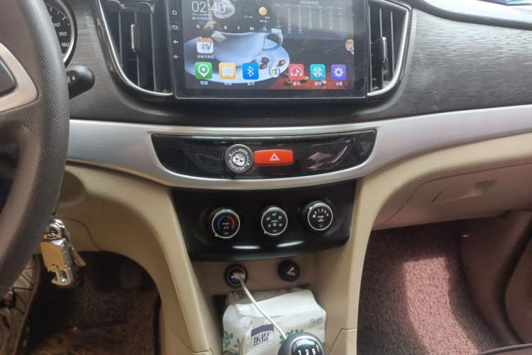 Used Baojun 730 2016 1.5L Manual Standard Version 7 Seats Audio And AC Panel