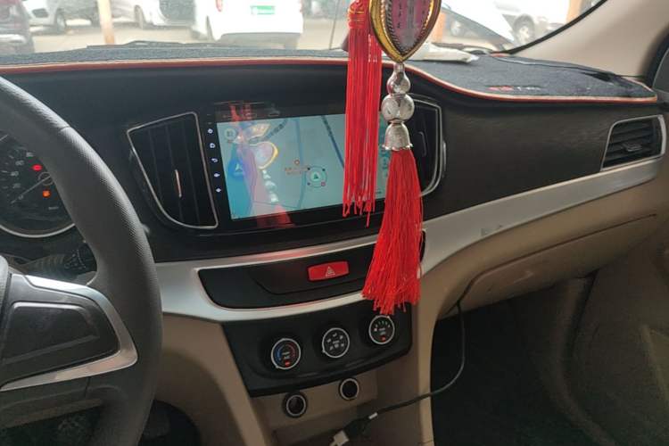 Used Baojun 730 2016 Revised 1.5L Manual Standard Version 7 Seats China V Emission Standard Audio And AC Panel