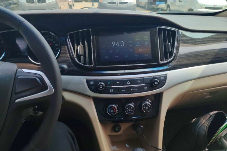 Used Baojun 730 2016 1.5T Manual Comfort Version 7 Seats Audio And AC Panel