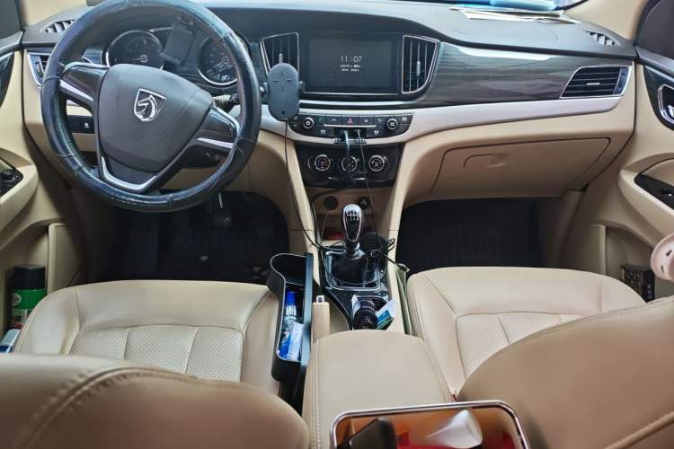 Used Baojun 730 2016 1.5T Manual Comfort Version 7 Seats Audio And AC Panel