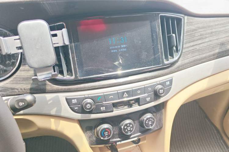 Used Baojun 730 2016 1.5L Manual Comfort Version 7 Seats China V Emission Standard Audio And AC Panel