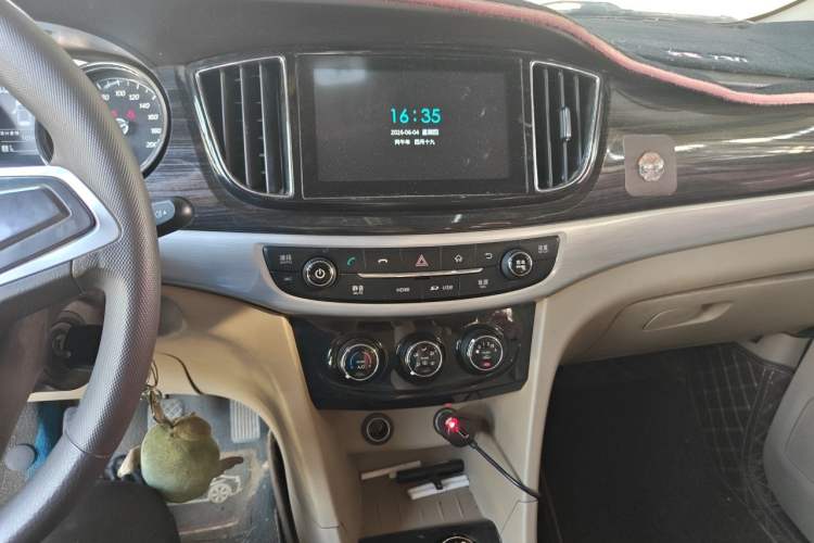 Used Baojun 730 2016 1.5L Manual Comfort Version 7 Seats China V Emission Standard Audio And AC Panel