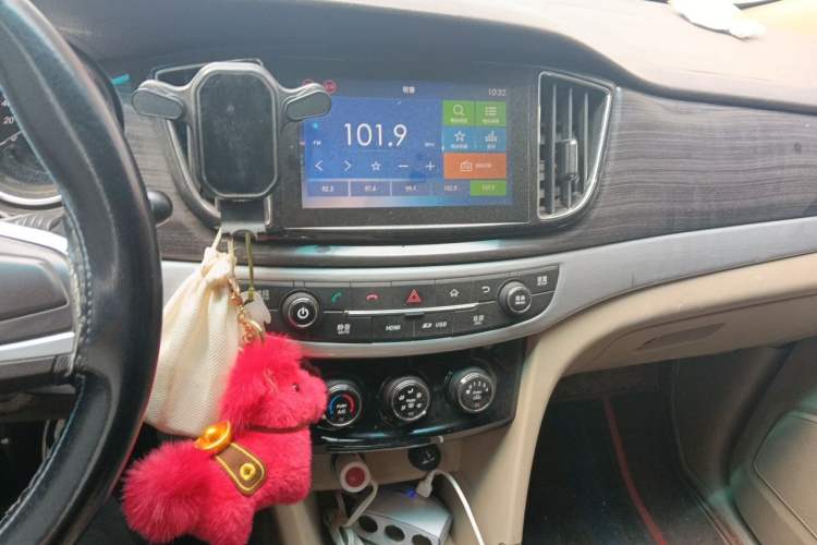 Used Baojun 730 2016 1.5L Manual Comfort Version 7 Seats China V Emission Standard Audio And AC Panel