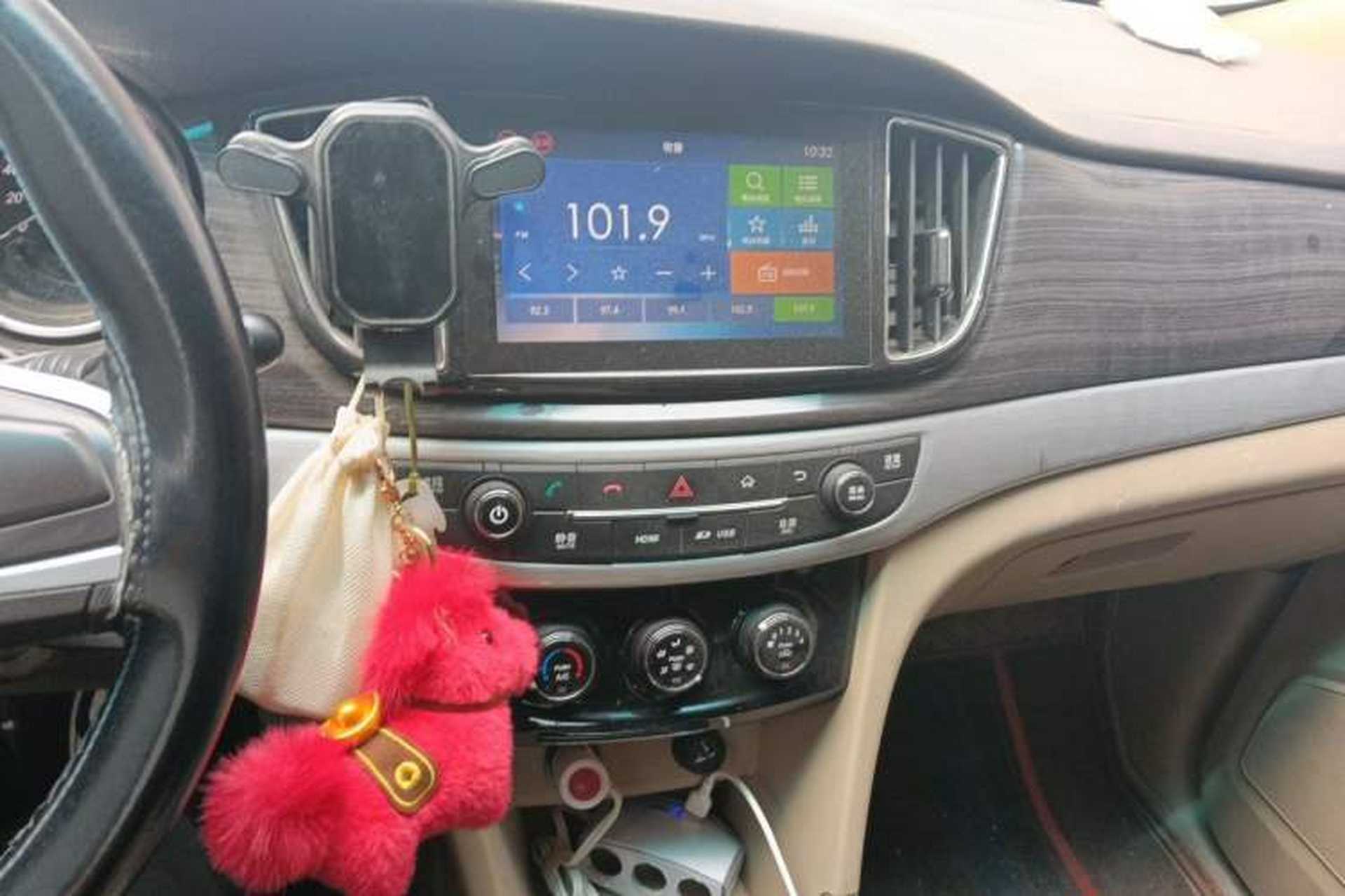 Used Baojun 730 2016 1.5L Manual Comfort Version 7 Seats China V Emission Standard Audio And AC Panel