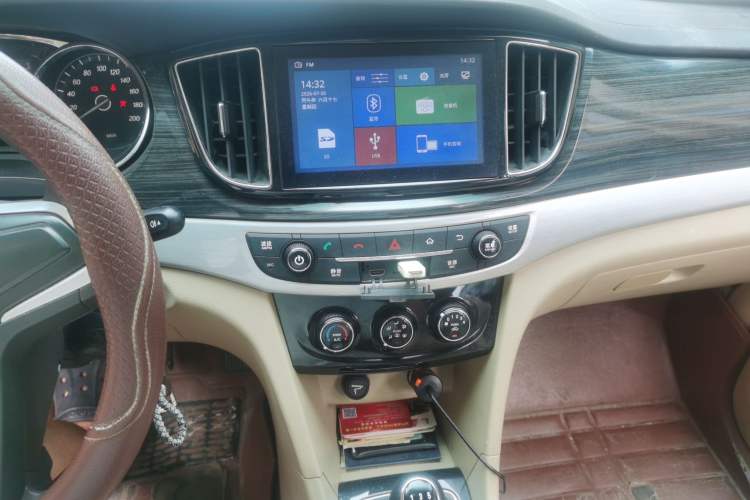 Used Baojun 730 2016 1.5L Manual Comfort Version 7 Seats China V Emission Standard Audio And AC Panel