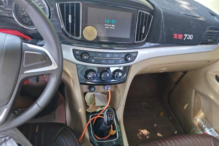 Used Baojun 730 2016 1.5L Manual Comfort Version 7 Seats China V Emission Standard Audio And AC Panel