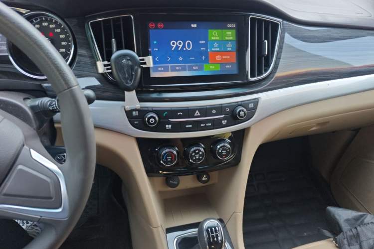 Used Baojun 730 2016 1.5L Manual Comfort Version 7 Seats China V Emission Standard Audio And AC Panel