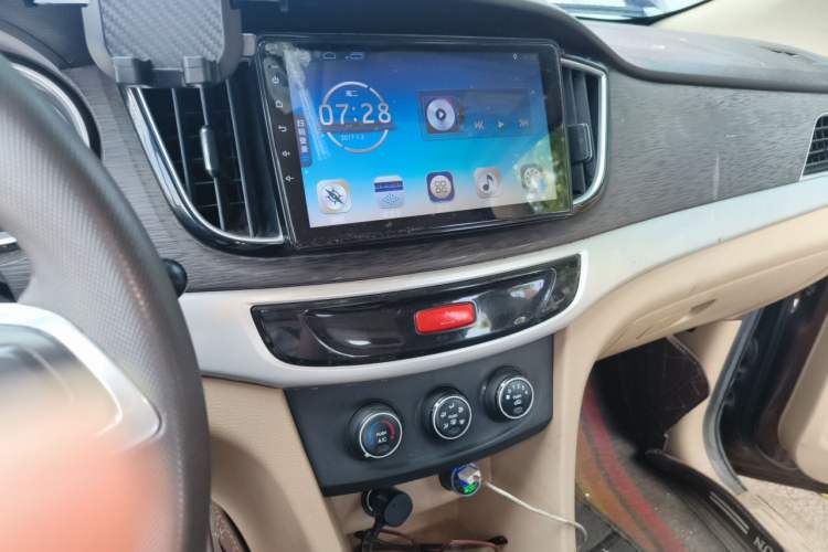Used Baojun 730 2016 Revised 1.5L Manual Standard Version 7 Seats China V Emission Standard Audio And AC Panel