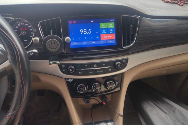 Used Baojun 730 2016 1.5T Manual Comfort Version 7 Seats Audio And AC Panel