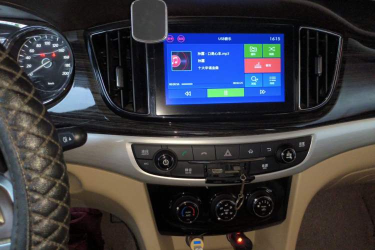 Used Baojun 730 2016 1.5T Manual Comfort Version 7 Seats Audio And AC Panel