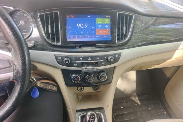 Used Baojun 730 2016 1.5L Manual Comfort Version 7 Seats China V Emission Standard Audio And AC Panel