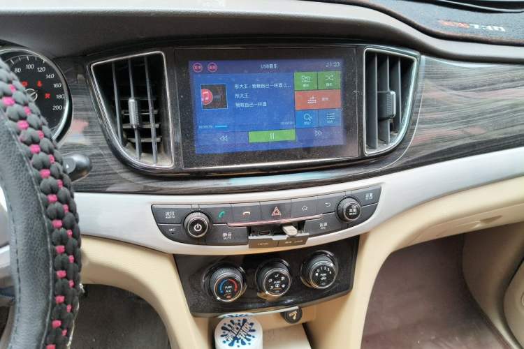 Used Baojun 730 2016 1.5L Manual Standard Version 7 Seats Audio And AC Panel